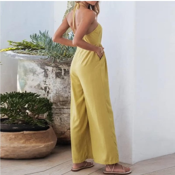 CUPSHE halter jumpsuit with pockets color, yellow size large - Picture 3 of 8
